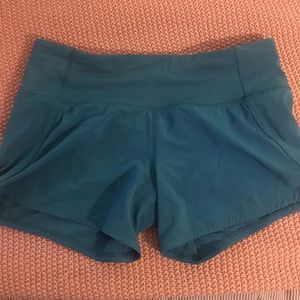Lululemon - shorts